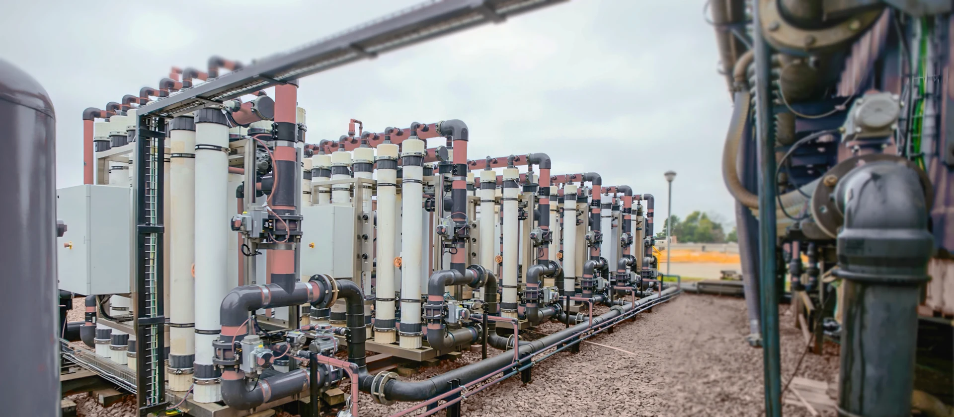 Multiple sets of UF modules installed outdoors.