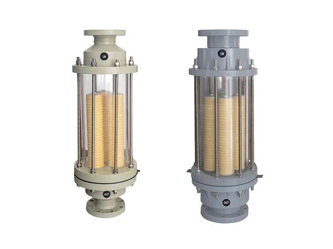 2 resin traps made of different materials